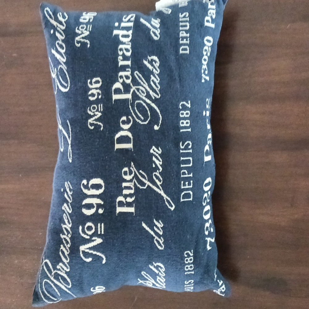 PILLOW Accent Lumbar, Vintage House  12x18", Black and Cream